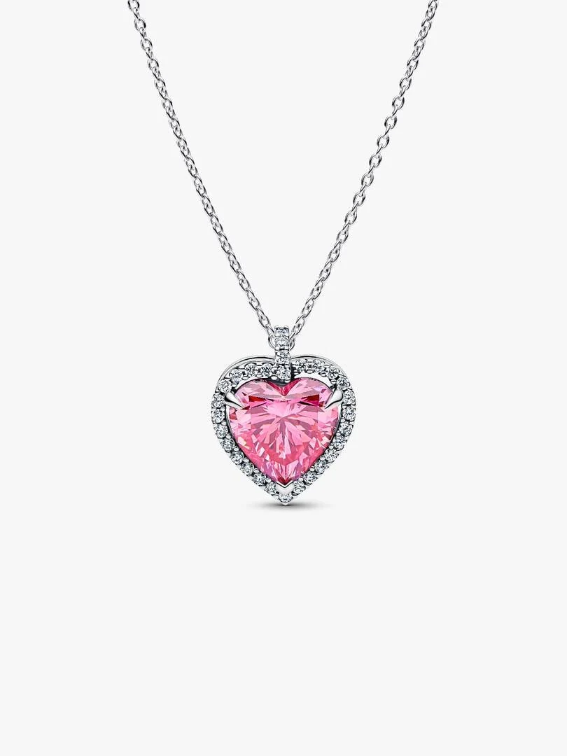 Hart hanger ketting met roze steen en halo, vooraanzicht op een witte achtergrond.