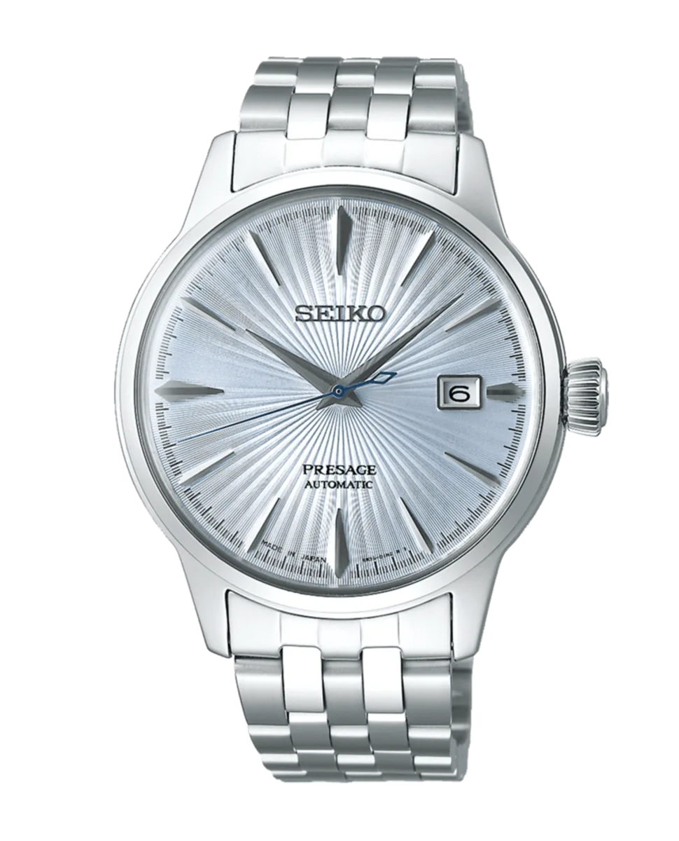 Vista frontal completa del reloj sobre fondo blanco, destacando la esfera y el brazalete de acero.