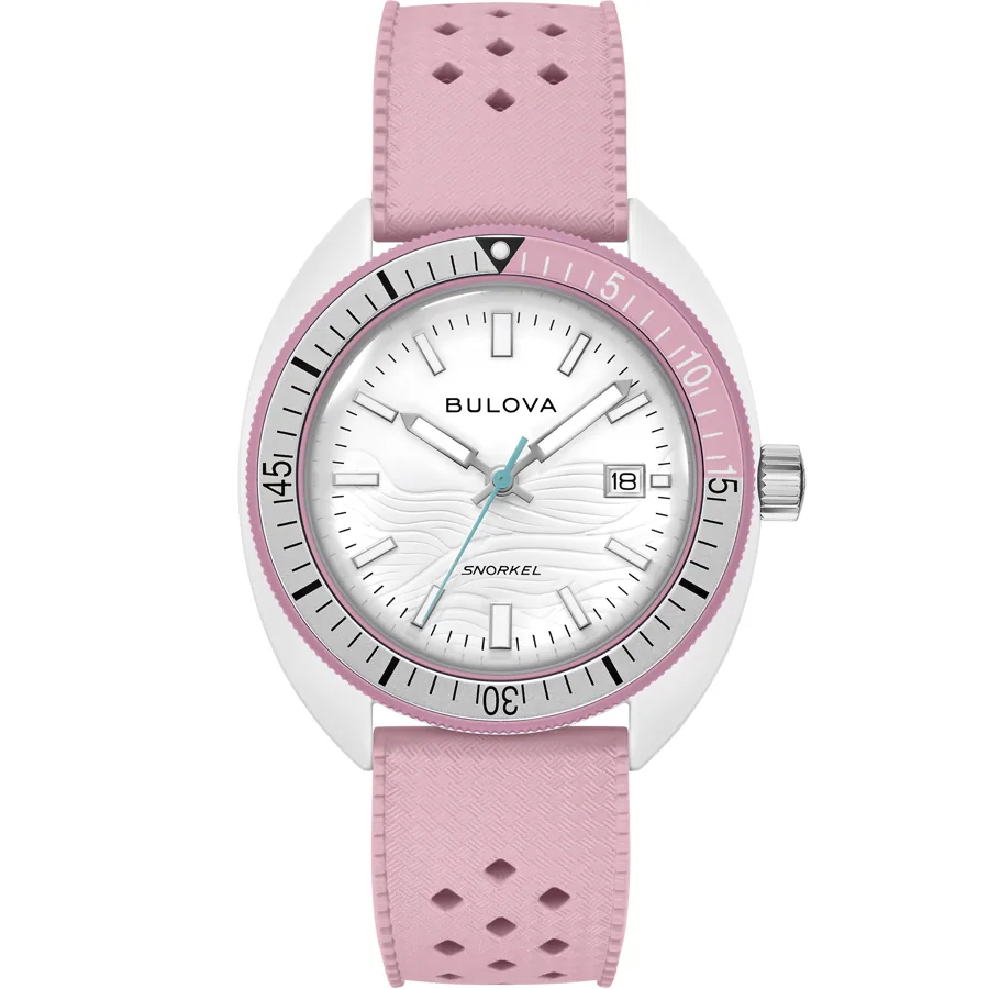 Vista frontal del reloj con correa de caucho rosa y esfera blanca, fondo blanco.