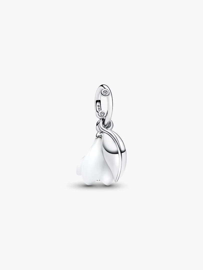 Zilveren charm met wit Murano glas en zirkonia, vooraanzicht op een zuiver witte achtergrond.
