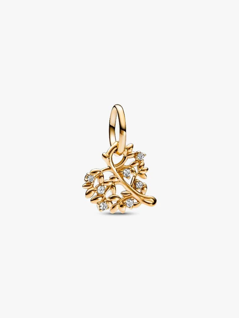 Charm colgante de árbol en forma de corazón visto de frente, fondo blanco, detalle de circonitas incrustadas.