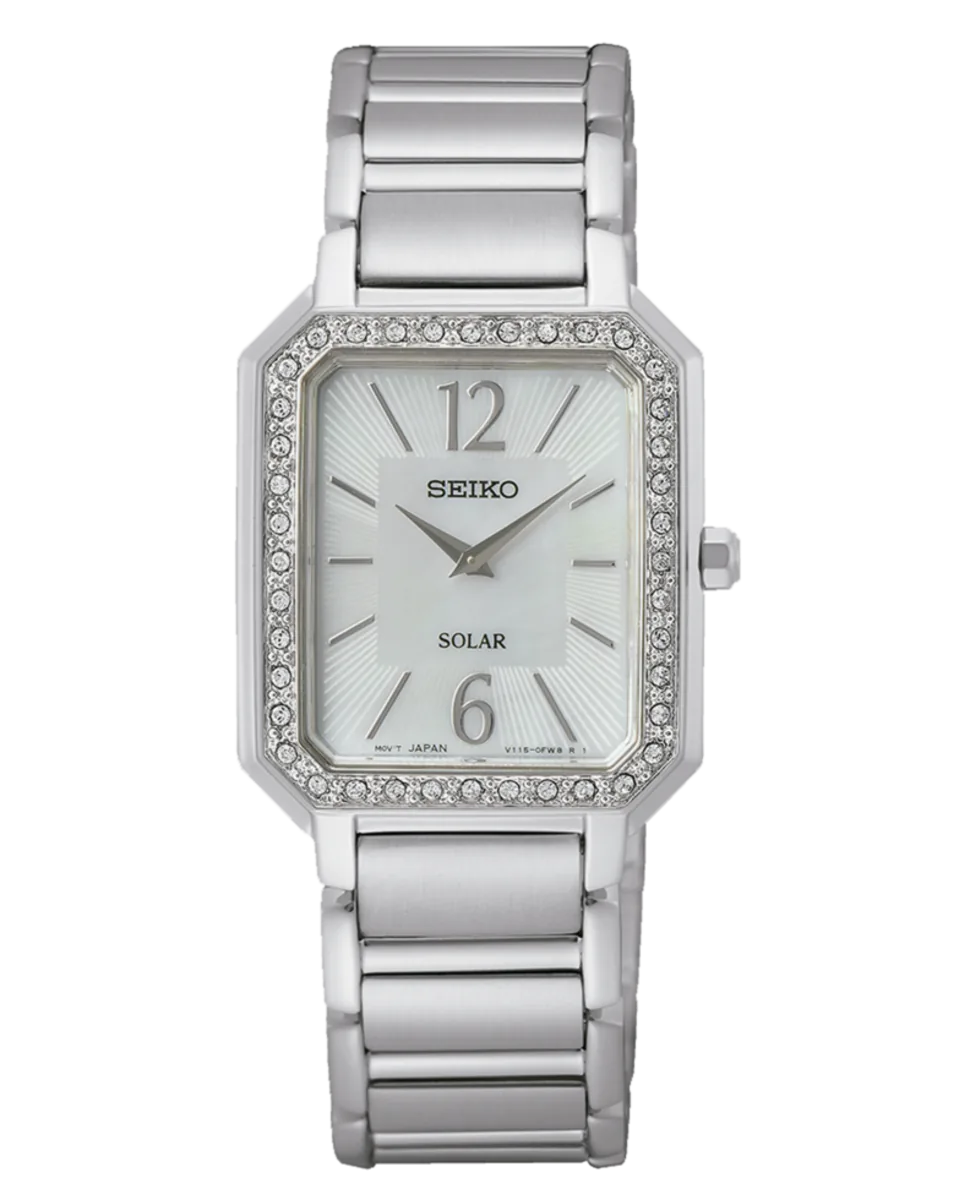 Vista frontal completa del reloj de caja rectangular y brazalete de acero sobre fondo blanco.