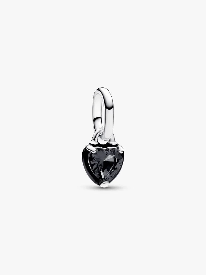 Vue frontale du mini pendentif cœur noir avec cristal central sur fond blanc.