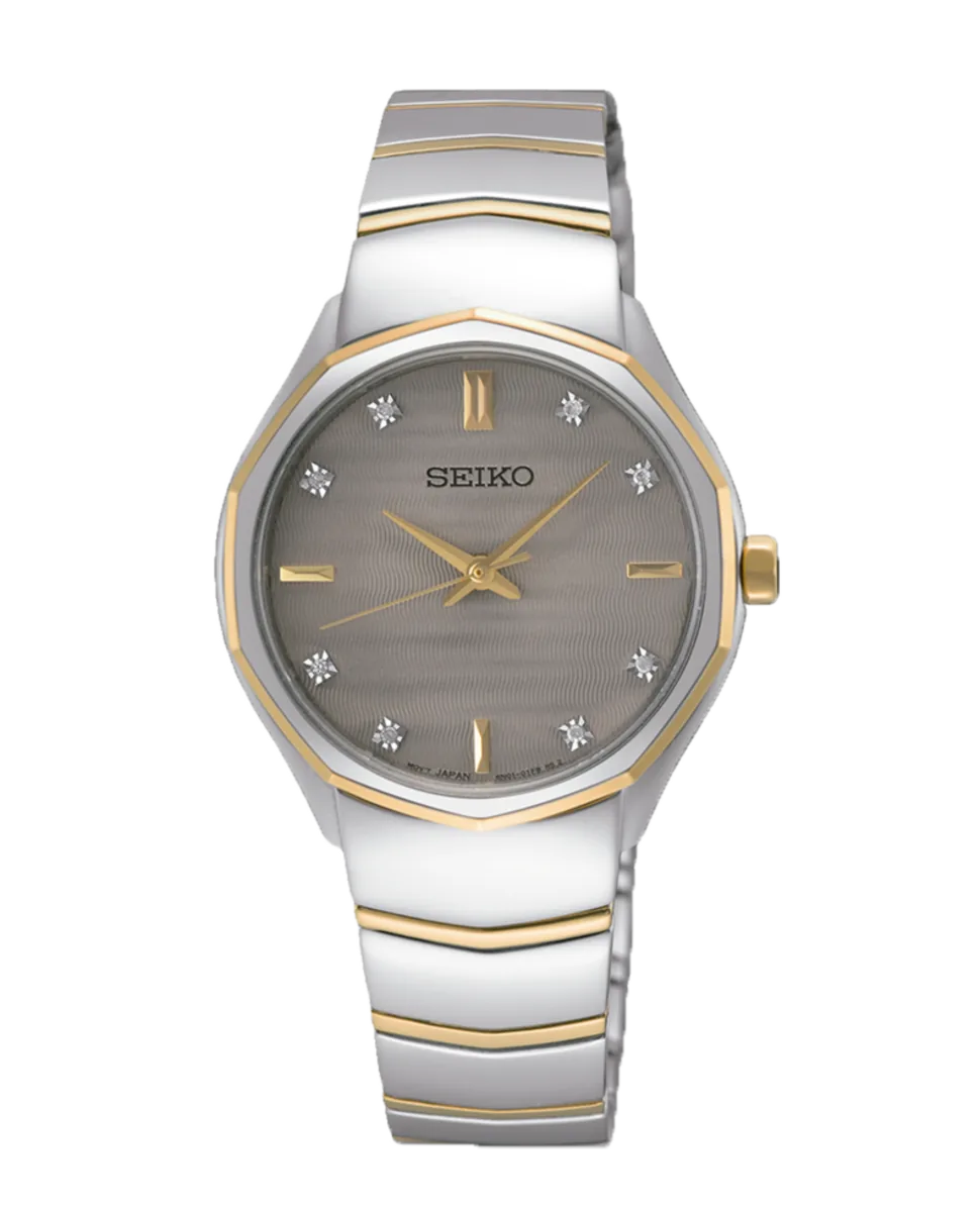 Vista frontal completa del reloj sobre fondo blanco, brazalete y caja en acero bicolor plata y oro.