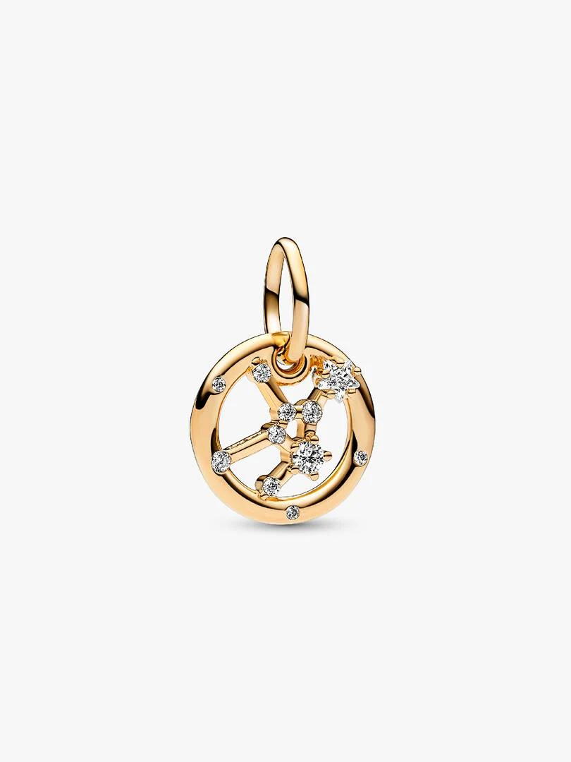 Vue frontale du charm circulaire doré avec le symbole de la Vierge et des zircons, sur fond blanc.