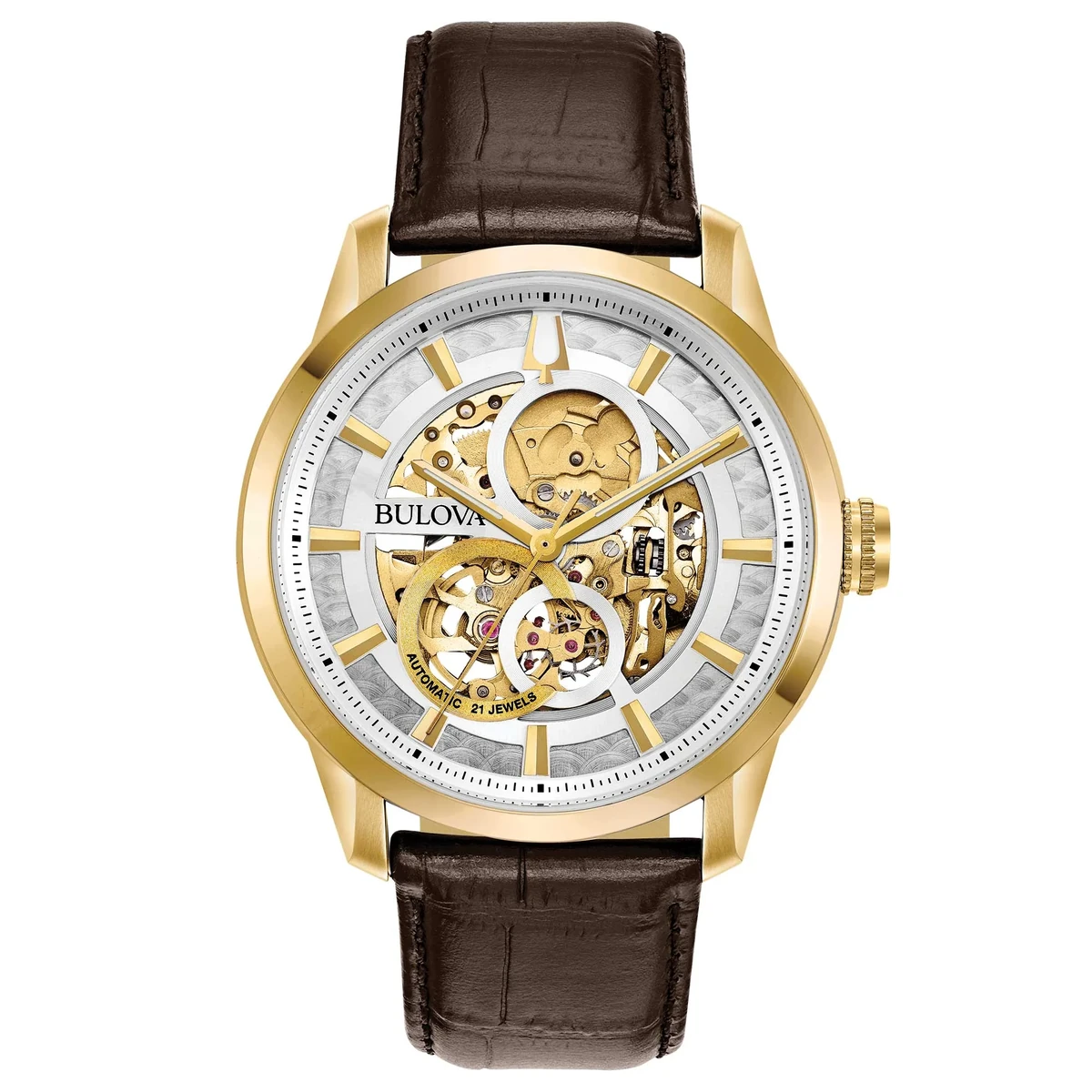 Vista frontal del reloj con esfera skeleton, caja dorada y correa de piel marrón sobre fondo blanco.