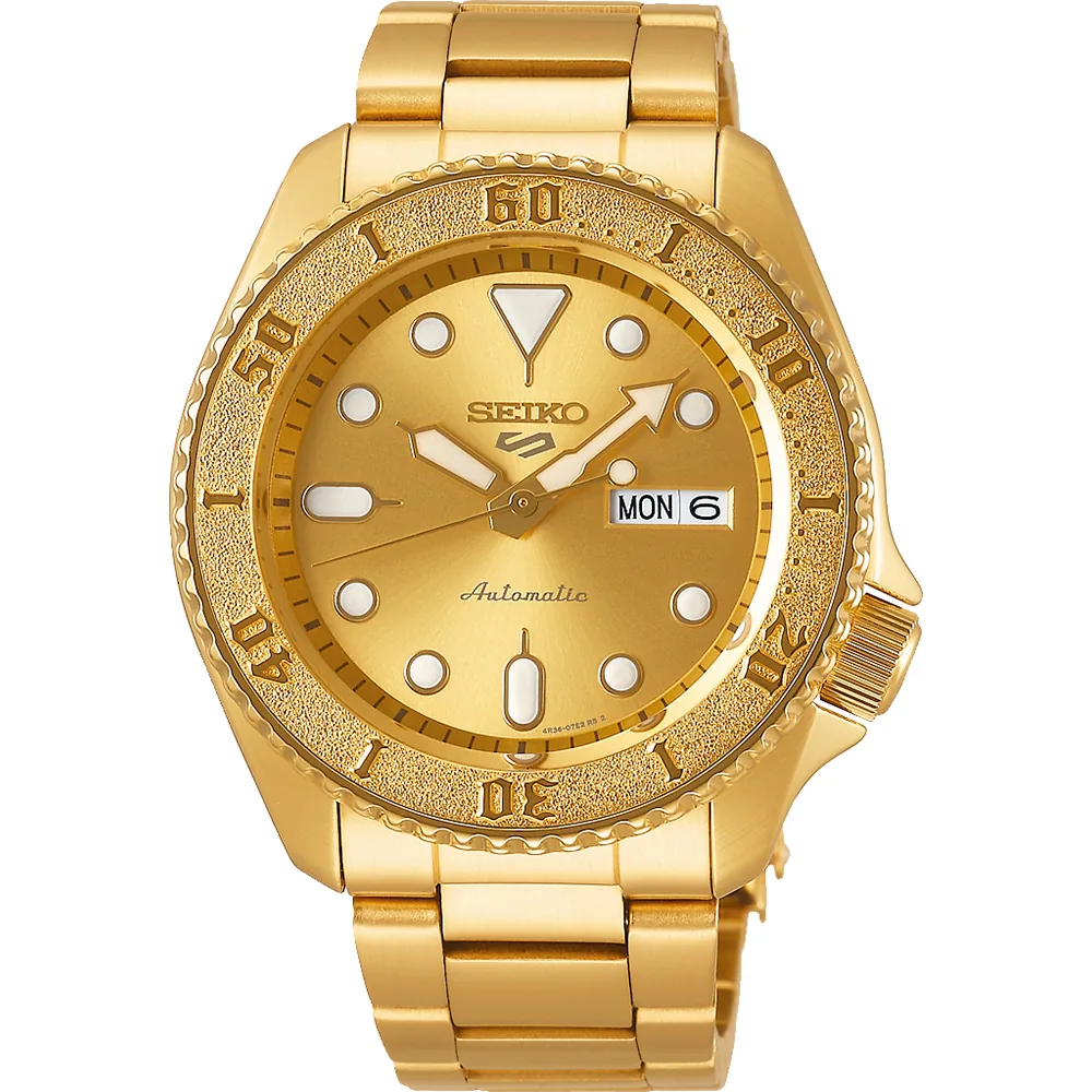 Vista frontal completa del reloj dorado sobre fondo blanco