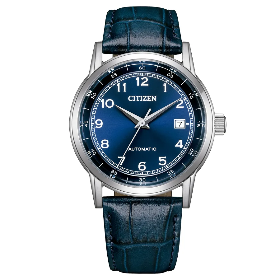 Vista frontal centrada del reloj con esfera azul y correa de piel azul, fondo blanco.