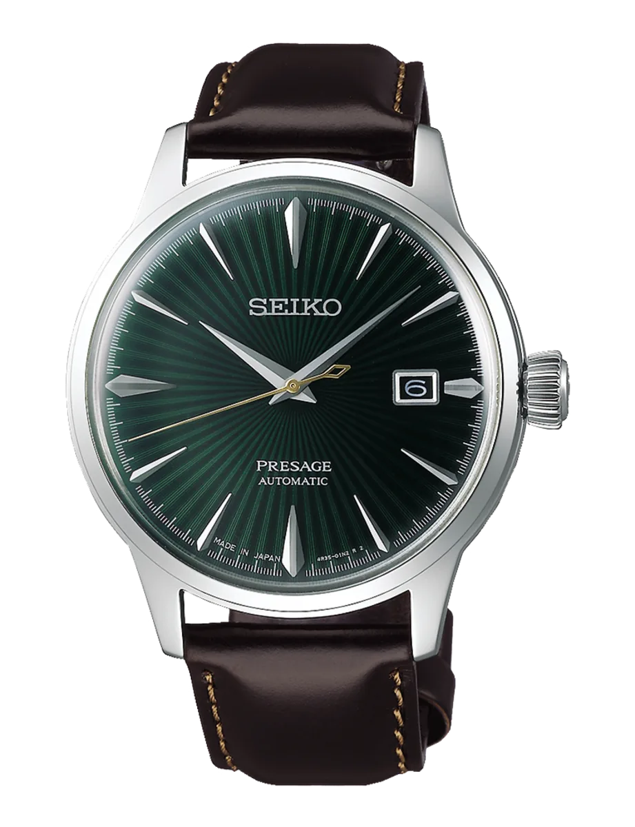 Vista frontal completa del reloj sobre fondo blanco, destacando la esfera verde radial y la correa de cuero marrón.
