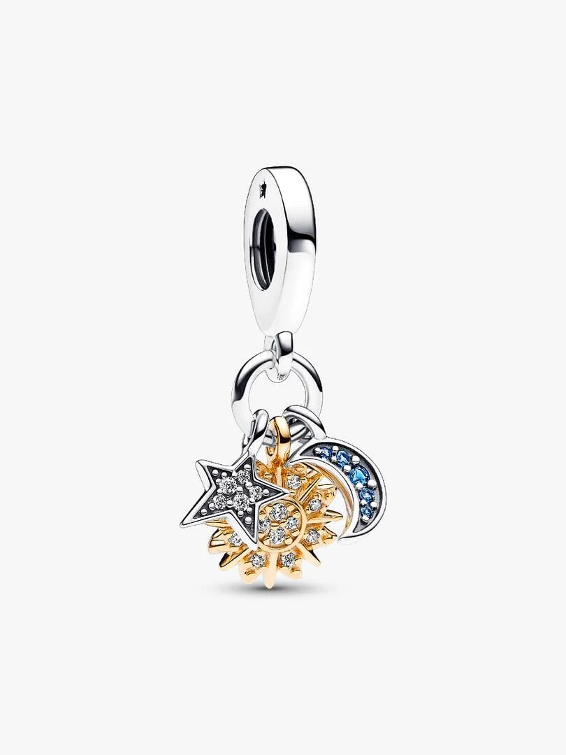 Charm suspendu triple céleste vue de face, fond blanc, détails des motifs soleil, étoile et lune.